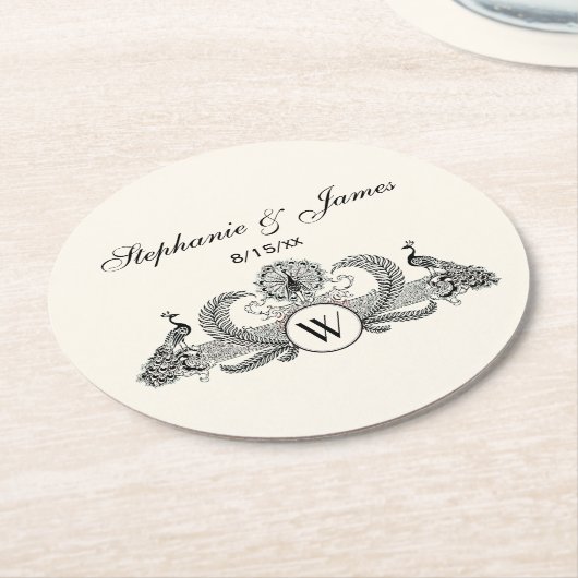 ヴィンテージピーコックスモノグラムアイボリーBG ラウンドペーパーコースター (アングル)