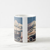 ヴィンテージファミリーバケーションインアンティーク自動車 コーヒーマグカップ (中央)