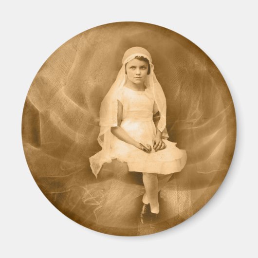 ヴィンテージファースト・コミュニオンガール、ドレス、ベール、バラ マグネット (正面)