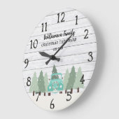ヴィンテージファームハウスクリスマス – 家族名時計 ラージ壁時計 (傾斜)