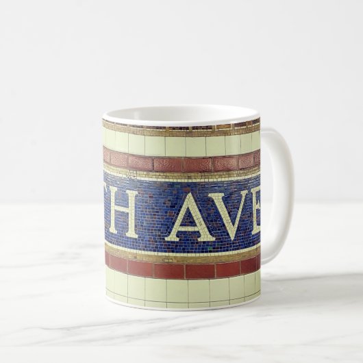 ヴィンテージフィフスアベニューサイン – マンハッタン，ニューヨーク コーヒーマグカップ (正面右)