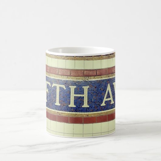 ヴィンテージフィフスアベニューサイン – マンハッタン，ニューヨーク コーヒーマグカップ (中央)