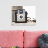 ヴィンテージフィルムカメラフラワーポット&グラス11x14 キャンバスプリント (インサイチュ (リビング))