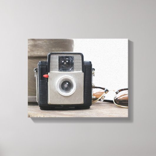 ヴィンテージフィルムカメラフラワーポット&グラス11x14 キャンバスプリント (正面)