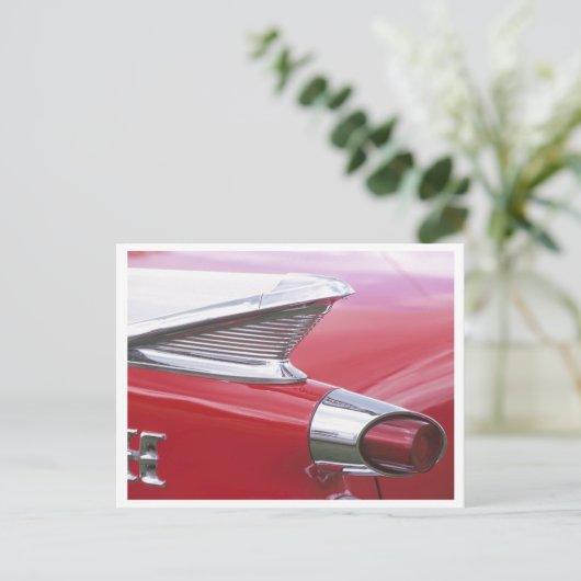 ヴィンテージフィンとクロームクラシック車の写真 ポストカード (スタンド正面)