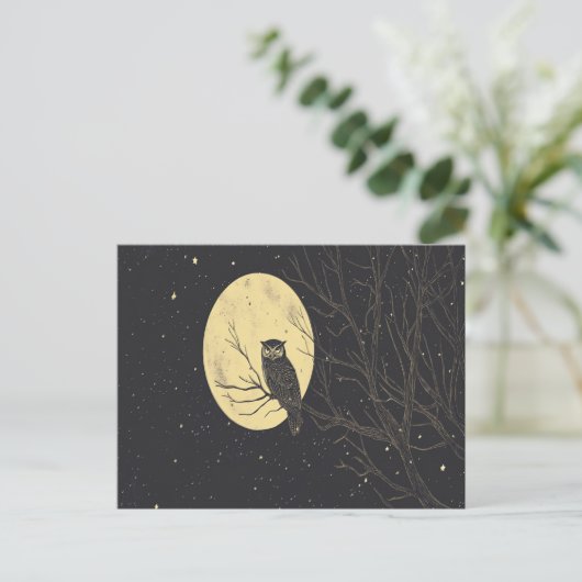 ヴィンテージフクロウが月に照らされた空の下でアート ポストカード (スタンド正面)