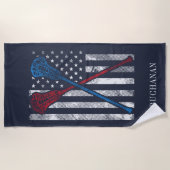 ヴィンテージフラグとラクロスこうもり パーソナライズされた ビーチタオル (正面)