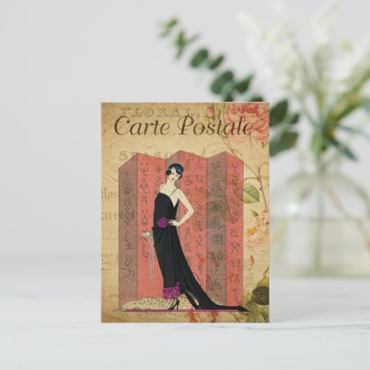 ヴィンテージフラッパー女性の黒いドレスのフローラ ポストカード (スタンド正面)