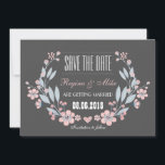 ヴィンテージフラワー日付の結婚発表を保存 セーブザデート<br><div class="desc">ヴィンテージフローライラストレーション保存日と結婚発表。柔らかいピンクと青の花美しい水色のスケッチ。カスタマイズ大事な行事に合う言葉。ブライダルシャワー、婚約パーティ、赤ちゃんシャワー、ジェンダー発表。希望のカスタマイズテーマの背景の色とフォントも可能。</div>