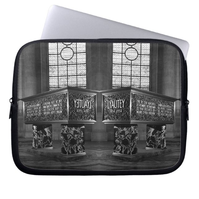 ヴィンテージフランスパリマーシャルズラウテイ墓マウス ラップトップスリーブ (正面)