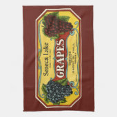 ヴィンテージフルーツクラートラベルアートセネカレークブドウ キッチンタオル (縦)