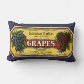 ヴィンテージフルーツクラートラベルアートセネカレークブドウ ランバークッション (正面)