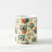 ヴィンテージフローラとカメラパターン コーヒーマグカップ (中央)