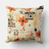 ヴィンテージフローラとカメラパターン(5) クッション (正面)
