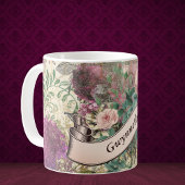 ヴィンテージフローラエフェメラとピンクリボンモノグラム コーヒーマグカップ