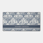 ヴィンテージフローラダマスクブルートイレデジュイミモノグラム デスクマット (正面)