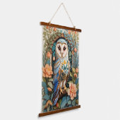 ヴィンテージフローラパターン(の模様が)あるバーンフクロウ 吊り下げ型タペストリー (傾斜あり)