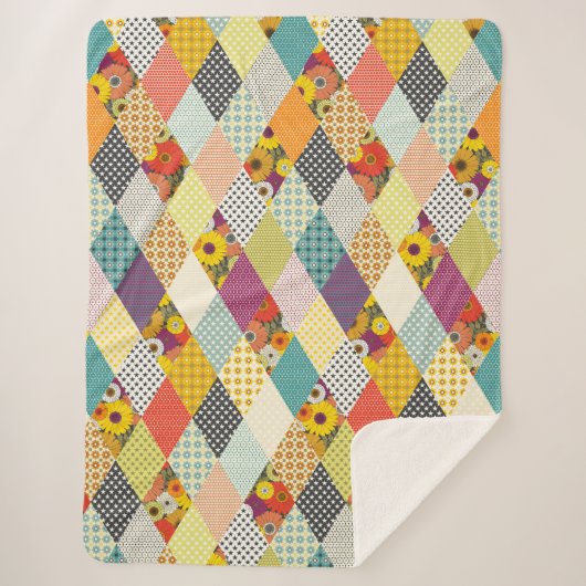 ヴィンテージフローラパッチワークキルト シェルパブランケット (正面)