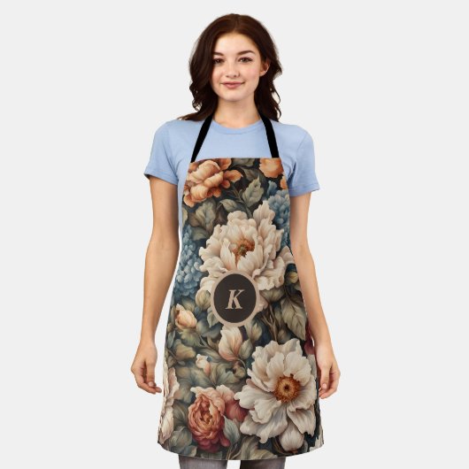 ヴィンテージフローラ牡丹とバラモノグラム エプロン (着用した状態)
