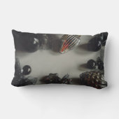 ヴィンテージブラッククリスマスオーナメントとリボン ランバークッション (裏面)