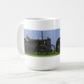 ヴィンテージブラックトラクター – ファームビークル コーヒーマグカップ (正面左)