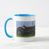 ヴィンテージブラックトラクター – ファームビークル マグカップ (左)