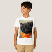 ヴィンテージブラック子猫と赤い花毛布 Tシャツ (正面フル)