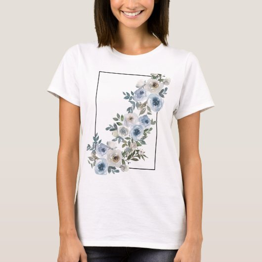 ヴィンテージブルーとグレー咲く花の水色 Tシャツ (正面)