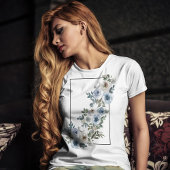 ヴィンテージブルーとグレー咲く花の水色 Tシャツ
