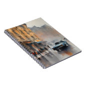 ヴィンテージブルーの車が霧に包まれた街並み ノートブック (右側)