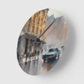 ヴィンテージブルーの車が霧に包まれた街並み ラウンド壁時計 (傾斜)