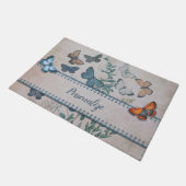 ヴィンテージブルーバタフライパパーソナライズされたターン ドアマット (アングル)