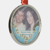 ヴィンテージブルーバラカップルの初めてのクリスマス写真 メタルオーナメント (右)