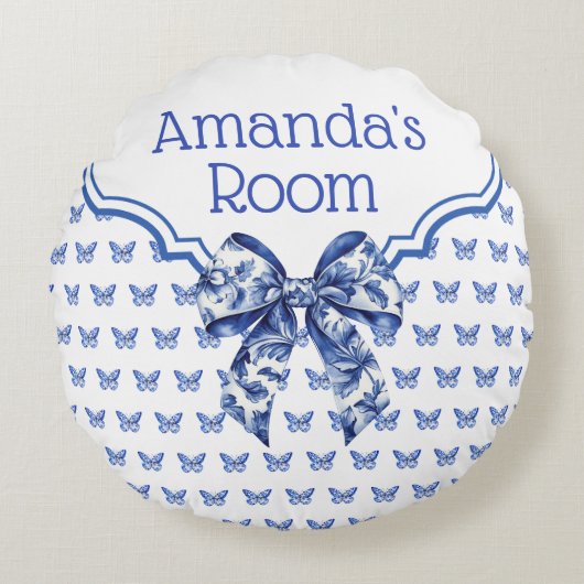 ヴィンテージブルーホワイトバタフライパーソナライズされたボウ ラウンドクッション (正面)