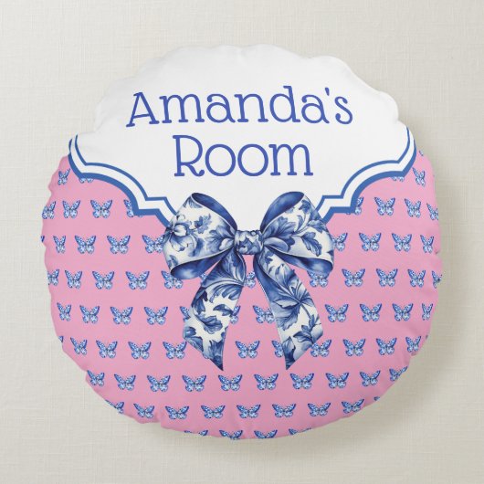 ヴィンテージブルーホワイトバタフライパーソナライズされたボウ ラウンドクッション (正面)