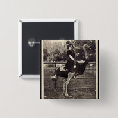 ヴィンテージブロードウェイ女優ダチョウに乗る 缶バッジ (正面&裏面)