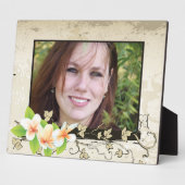 ヴィンテージプルメリア/フランギパニとツタのベージュ写真 フォトプラーク (側面)