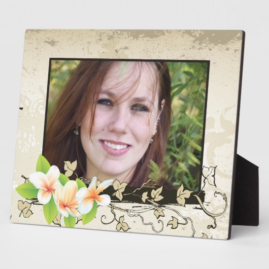 ヴィンテージプルメリア/フランギパニとツタのベージュ写真 フォトプラーク (側面)