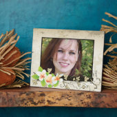 ヴィンテージプルメリア/フランギパニとツタのベージュ写真 フォトプラーク (側面)