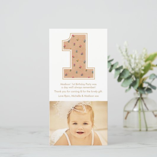 ヴィンテージベビーガール1st誕生日サンキューフォトカード サンキューカード (スタンド正面)