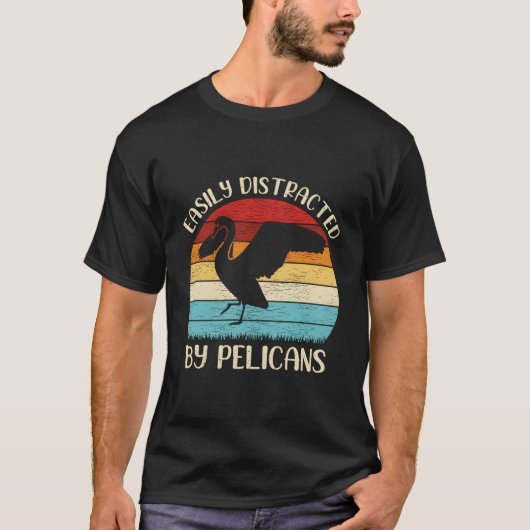 ヴィンテージペリカンの鳥の恋人はPeに簡単に気を散らす Tシャツ (正面)