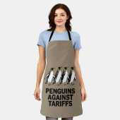 ヴィンテージペンギンが関税に抗議おもしろいする エプロン (着用した状態)