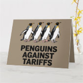 ヴィンテージペンギンが関税に抗議おもしろいする カード (黄色い花)