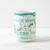 ヴィンテージホイール、タイムレススリル – レトロ車&モーター コーヒーマグカップ (中央)