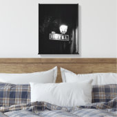 ヴィンテージホテルの看板、通りライトと多くのライト キャンバスプリント (インサイチュ (寝室))