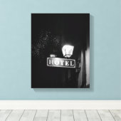 ヴィンテージホテルの看板、通りライトと多くのライト キャンバスプリント (インサイチュ (ウッドフロア))