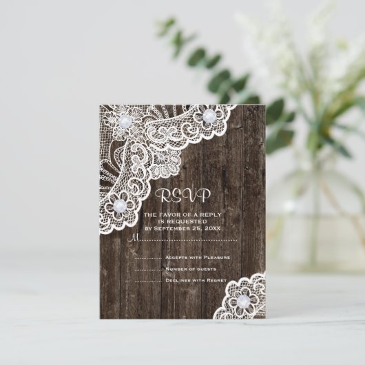 ヴィンテージホワイトレースの古い木製ウェディングRSVP 出欠カード (スタンド正面)