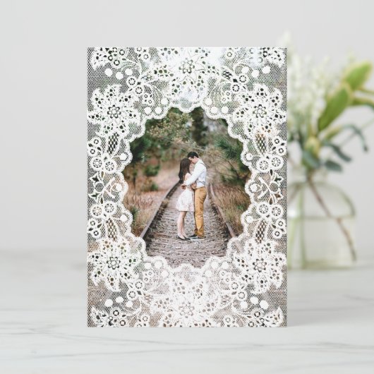 ヴィンテージホワイトレースフォト結婚式招待状 招待状 (スタンド正面)