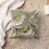ヴィンテージホワイトローズブーケ装飾用クッション クッション (ブランケット)