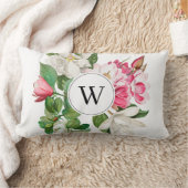ヴィンテージホワイト&ピンクマグノリア花モノグラム ランバークッション (ブランケット)